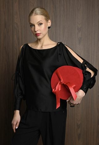 Satynowa bluzka o luźnym fasonie