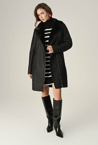 Długi kożuch zapinany na zamek