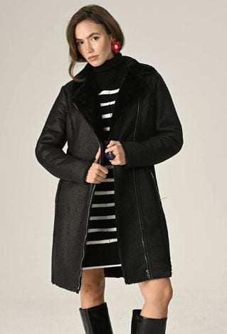 Długi kożuch zapinany na zamek