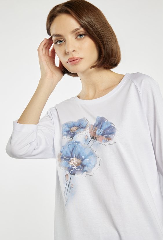 T-shirt z błękitnym kwiatem