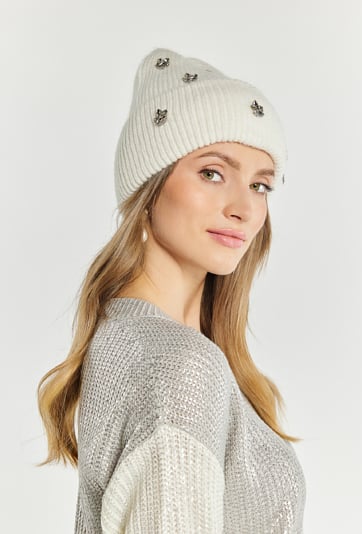 Czapka damska z aplikacjami