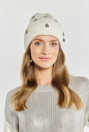 Czapka damska z aplikacjami