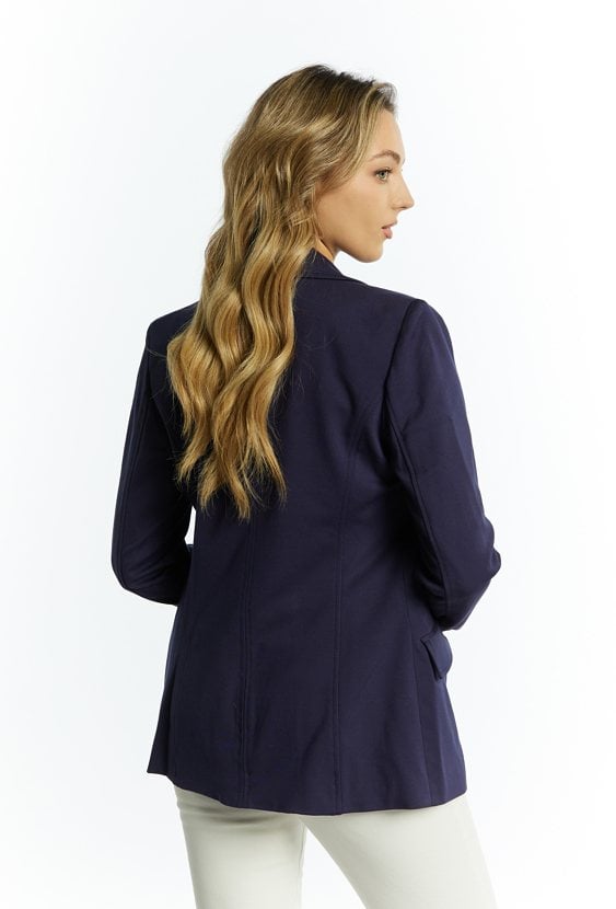 Marynarka damska z klasycznymi klapami.