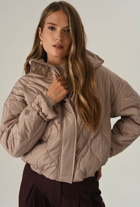 Pikowana kurtka ze stójką