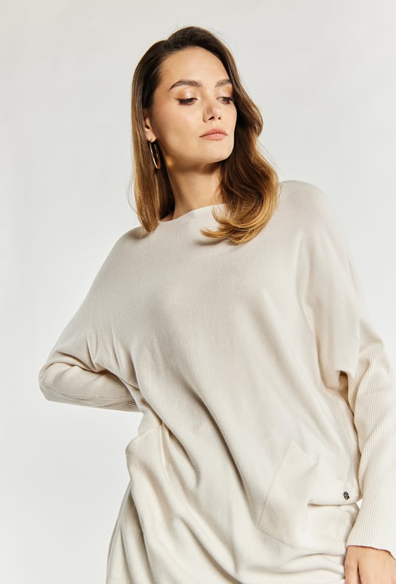 Sweter damski o luźnym fasonie