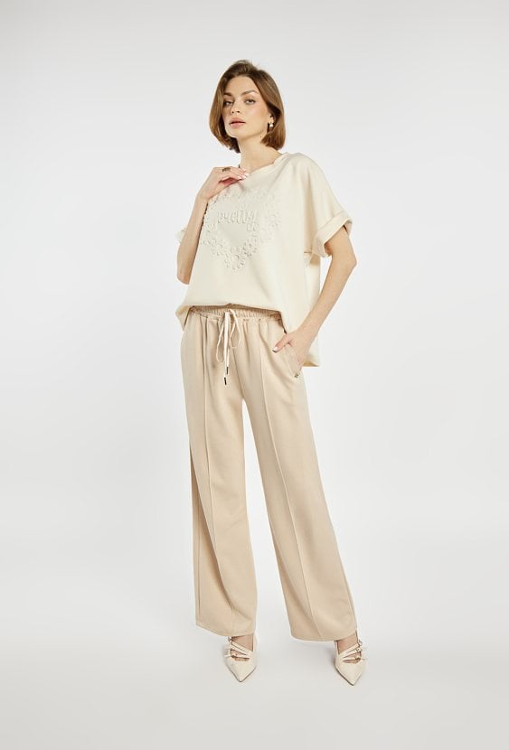 T-shirt z wypukłym wzorem