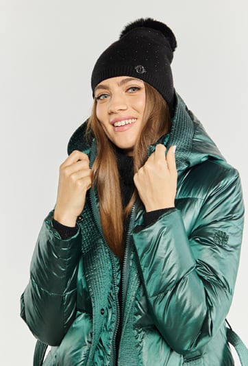 Damska czapka z pomponem