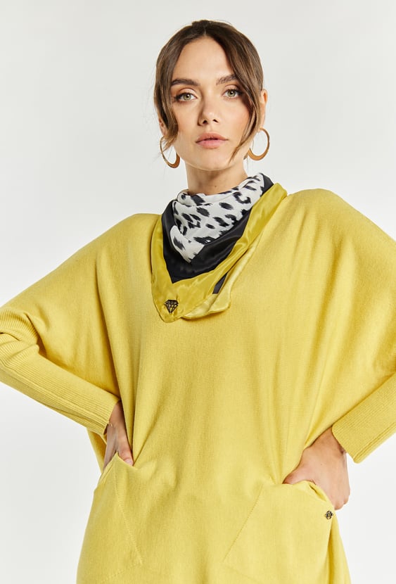 Sweter damski o luźnym fasonie