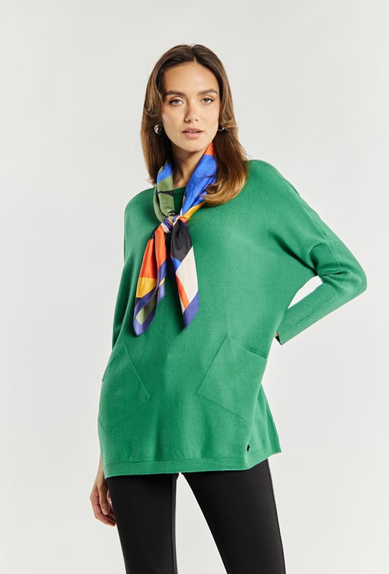 Sweter damski o luźnym fasonie