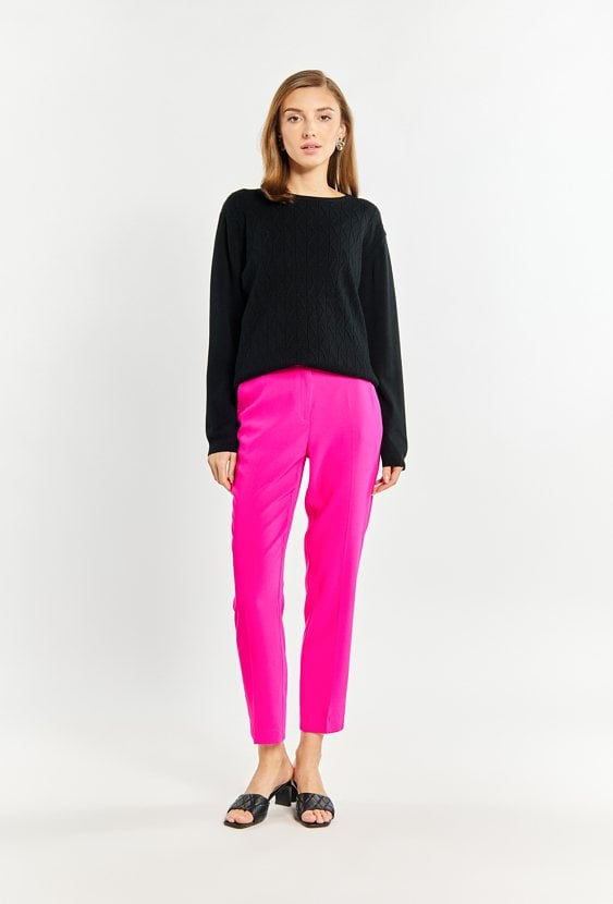 Sweter damski z delikatnym zdobieniem