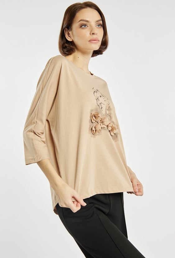 T-shirt z kwiatami 3D