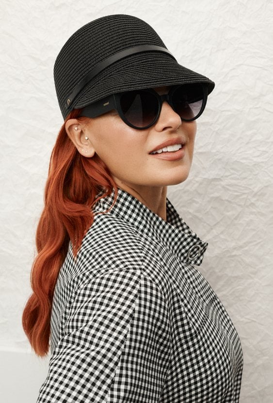 Czarne okulary przeciwsłoneczne