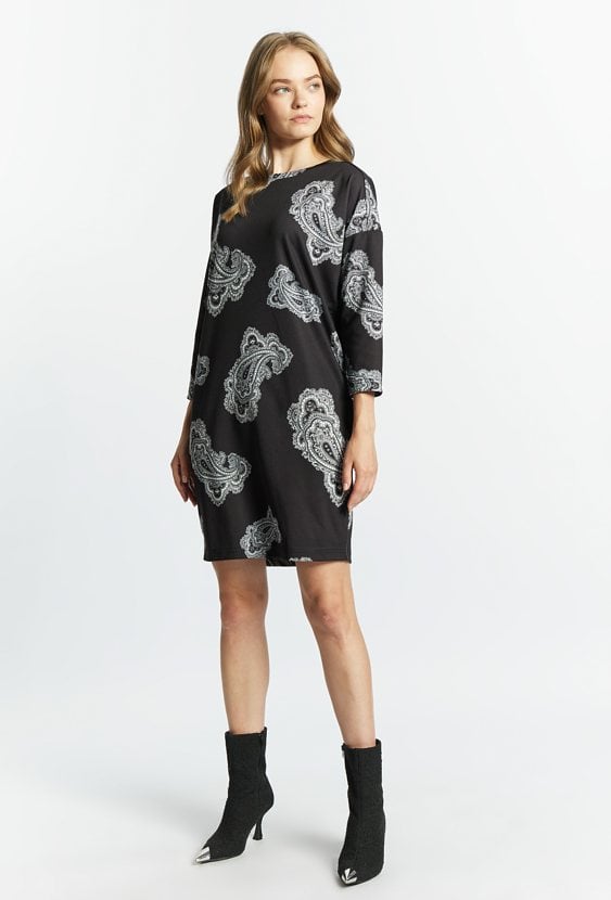 Sukienka damska z ciekawym wzorem