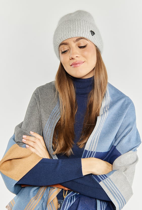 Czapka z delikatnym połyskiem