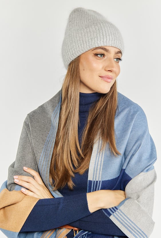 Czapka z delikatnym połyskiem