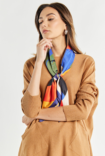 Sweter damski o luźnym fasonie