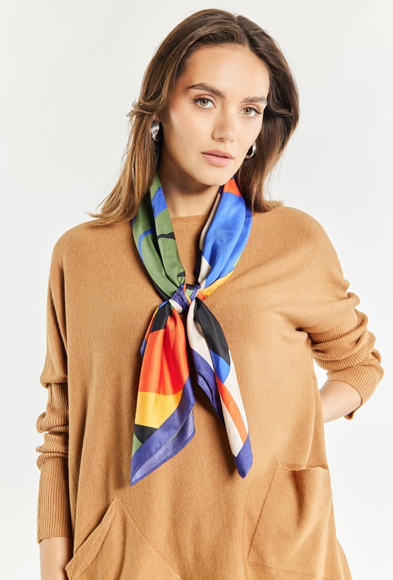 Sweter damski o luźnym fasonie