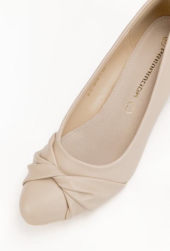 Beżowe czółenka CLASSICO