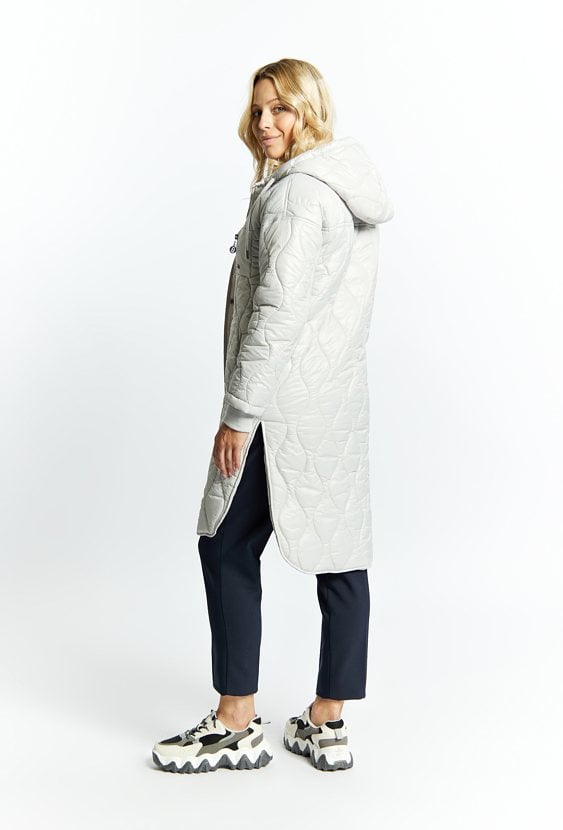 Pikowany płaszcz z kapturem