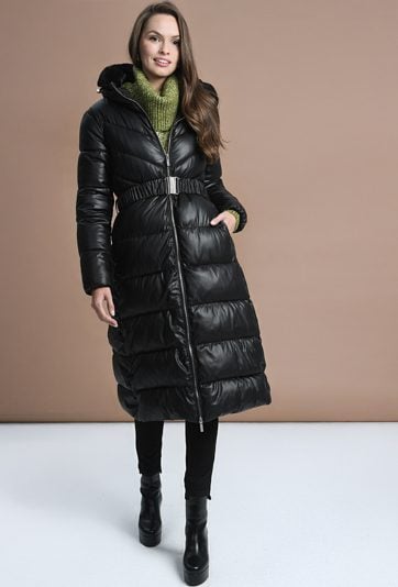 Czarna długa kurtka z paskiem