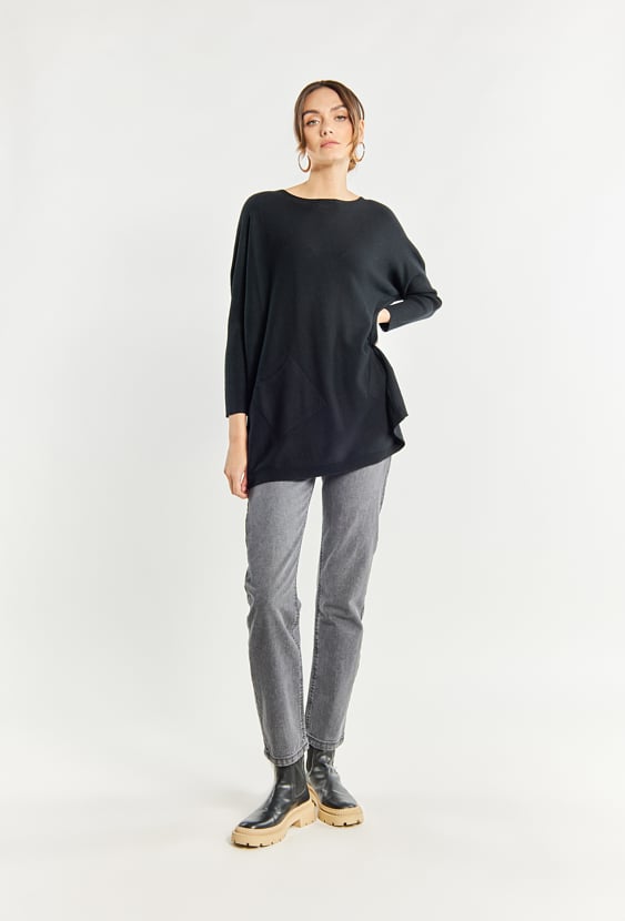 Sweter damski o luźnym fasonie