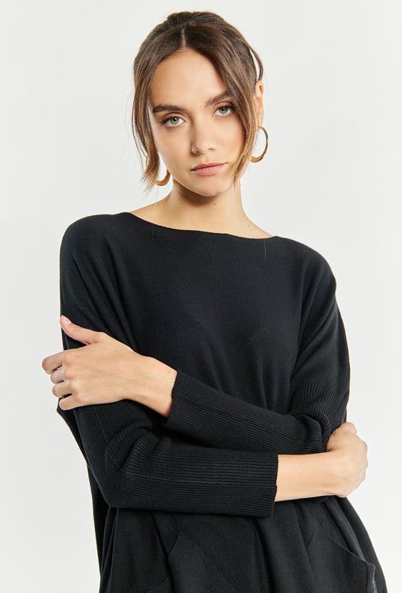 Sweter damski o luźnym fasonie