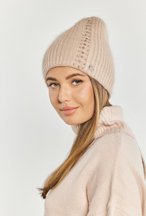 Czapka damska z koralikami