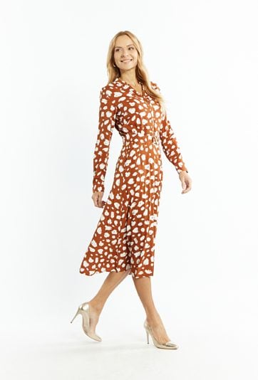 Sukienka midi  z lekko rozszerzanym dołem