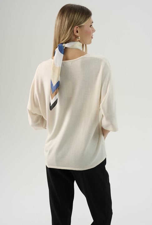 Lekki beżowy sweter domieszką wełny