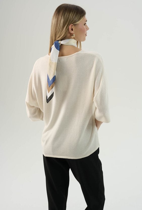 Lekki beżowy sweter domieszką wełny