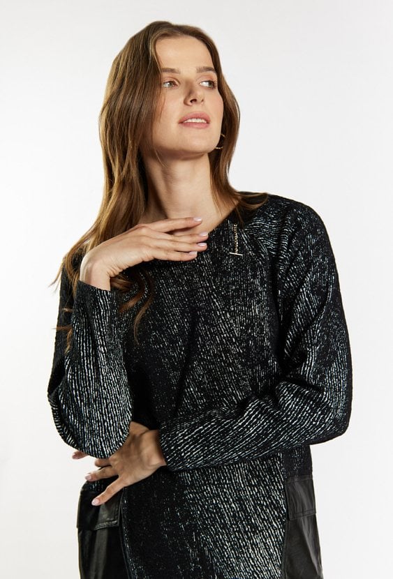 Sukienka z połyskującego materiału