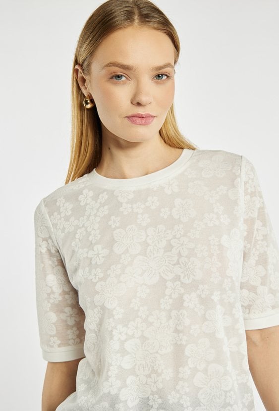 Bluzka z delikatnym wzorem