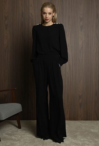 Czarna bluzka z biżuteryjnymi guzikami