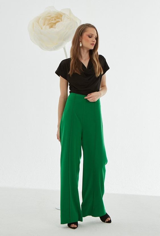 Zielone spodnie z szeroką nogawką