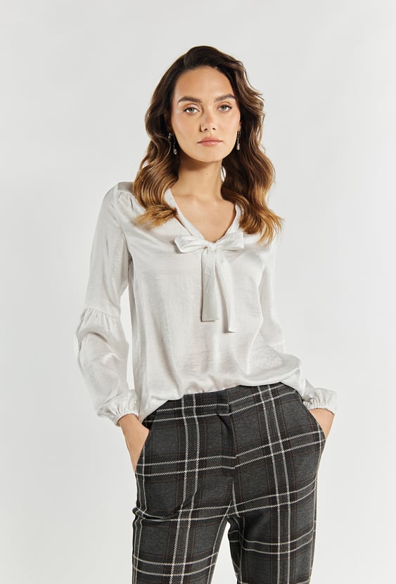 Elegancka bluzka z wiązaniem