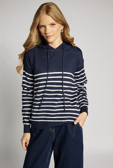 Sweter z kapturem