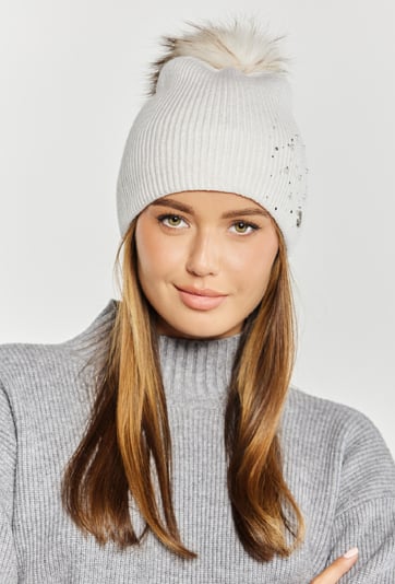 Czapka damska z pomponem