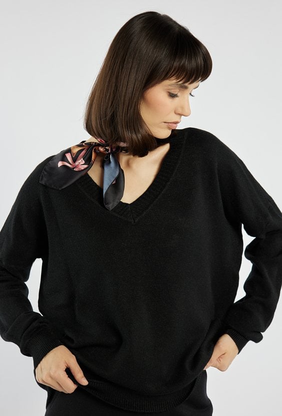 Luźny sweter z wiskozą