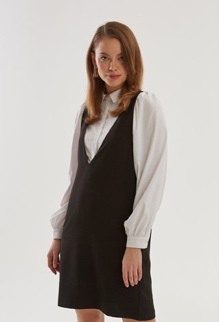 Mini sukienka w czarnym kolorze