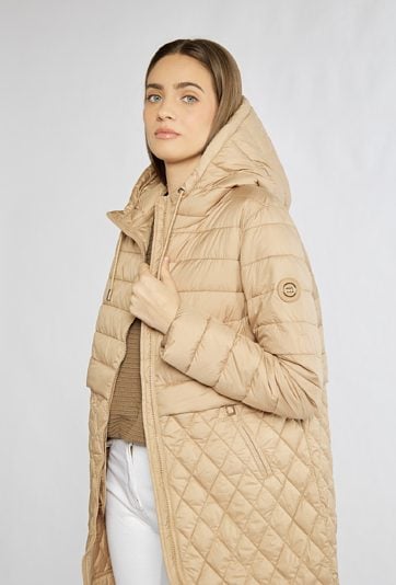 Elegancki płaszcz z pikowaniem