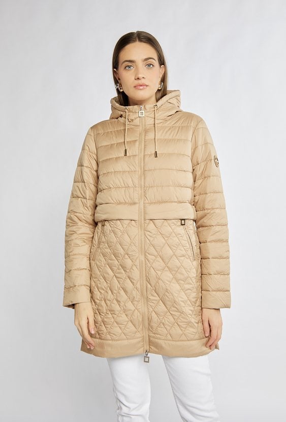 Elegancki płaszcz z pikowaniem