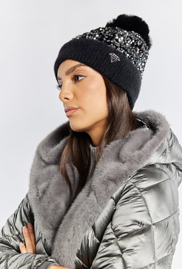 Czapka damska z pomponem