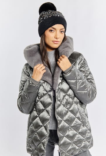 Czapka damska z pomponem