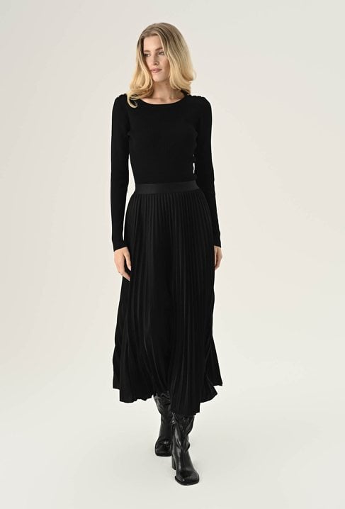 Czarna plisowana spódnica