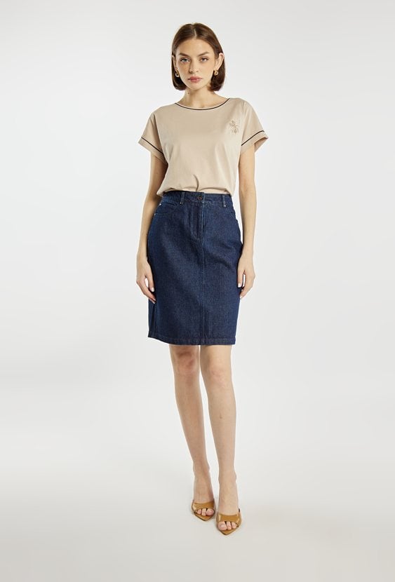 T-shirt z haftowanym kwiatkiem