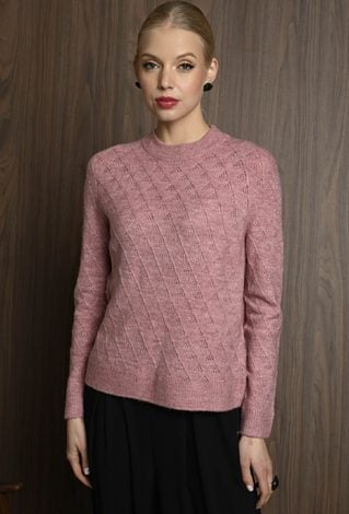 Puszysty sweter z ozdobnym splotem