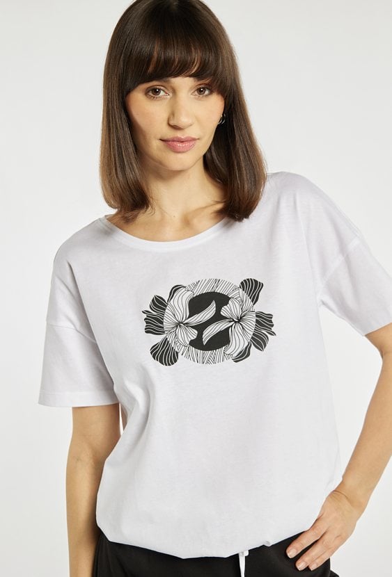 T-shirt z wiązaniem na dole