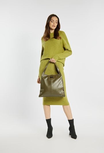 Duża torba z ćwiekami