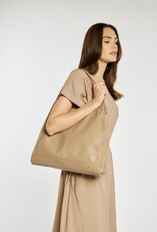 Duża torba z ćwiekami