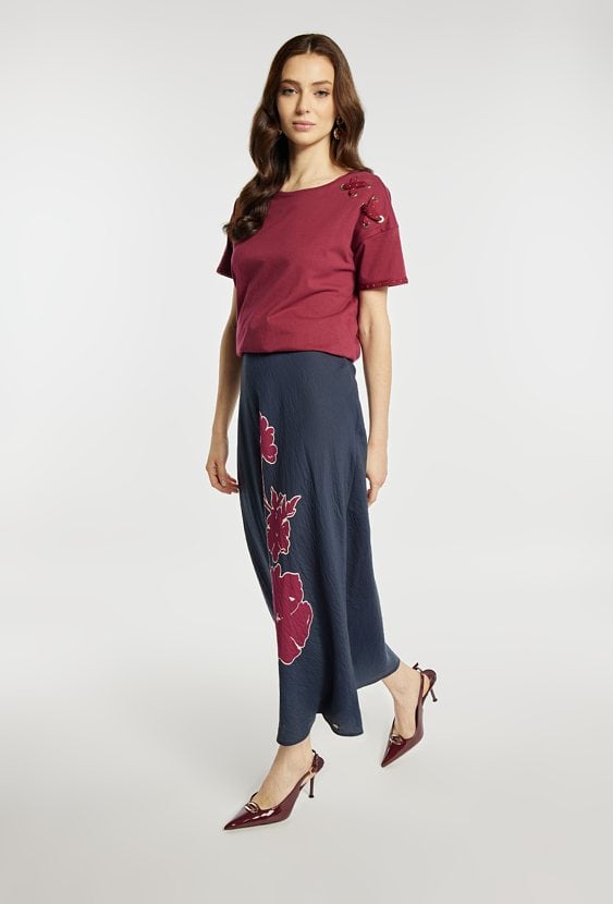 T-shirt ze zdobieniem na ramieniu